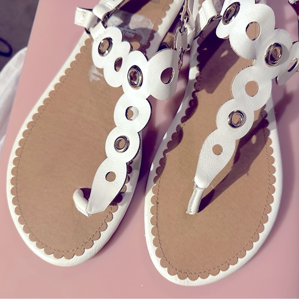 Report White flat thong buckle sandal with circles and gold hardware grommets - Picture 12 of 13